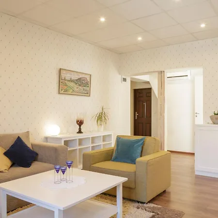 Downtown Apartment *
